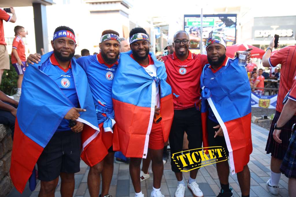 Haïtiens et Écossais enflamment les abords du stade (6)